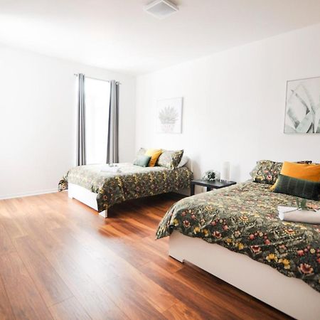 The 1810 - Spacious With Balcony - North Of Quebec Bagian luar foto