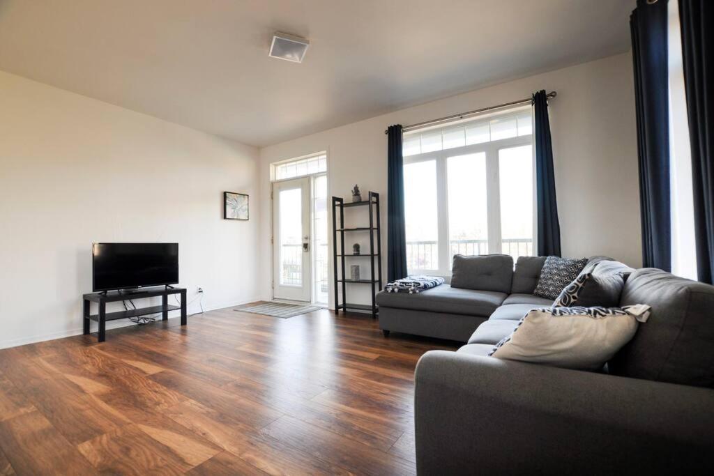 The 1810 - Spacious With Balcony - North Of Quebec Bagian luar foto