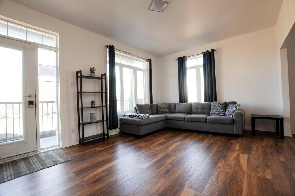 The 1810 - Spacious With Balcony - North Of Quebec Bagian luar foto