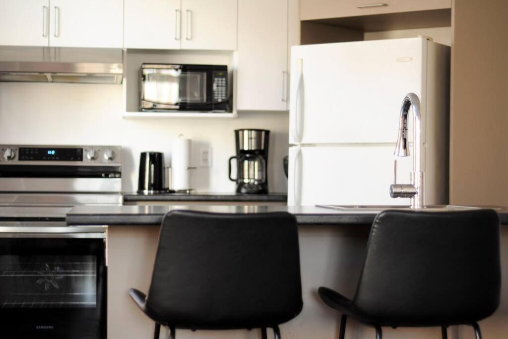 The 1810 - Spacious With Balcony - North Of Quebec Bagian luar foto