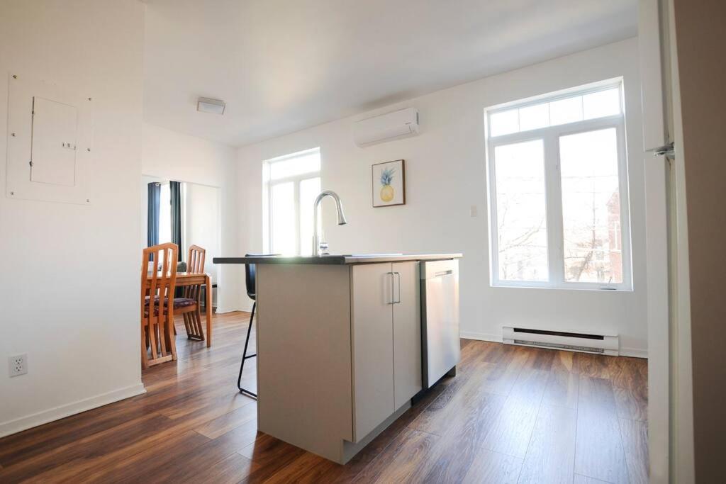 The 1810 - Spacious With Balcony - North Of Quebec Bagian luar foto